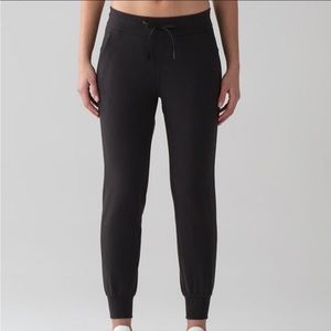 NEW Lululemon On Track Jogger Pant in Black size 6